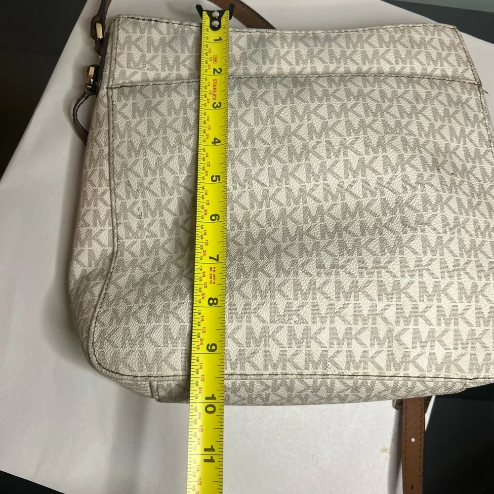 Michael Kors Jet Set Large Messenger Bag